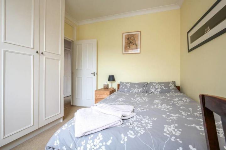 A bright and spacious two double bedroom property in Crouch End Ferme Park Road, Crouch End